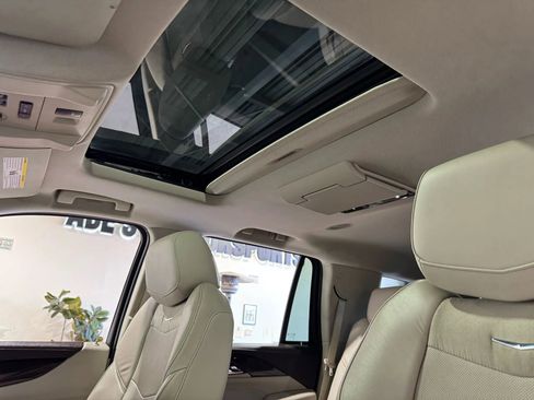 Used 2015 Cadillac Escalade Luxury image 16