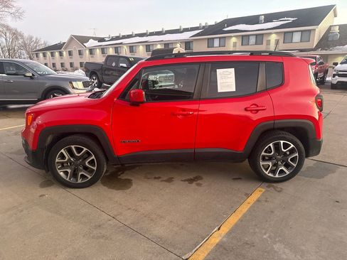 Used 2018 Jeep Renegade Latitude w/ Cold Weather Group image 2