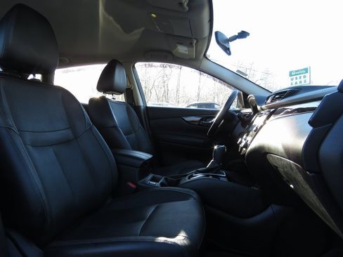 Used 2018 Nissan Rogue Sport SL image 13