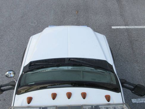 Used 2007 Ford F550 2WD Regular Cab Super Duty image 24