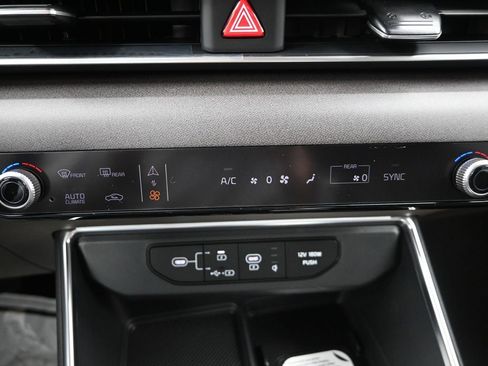 New 2026 Kia Carnival EX FWD image 21