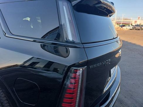 Used 2026 Cadillac Escalade IQL Sport 1 w/ LPO, ONYX Package image 37