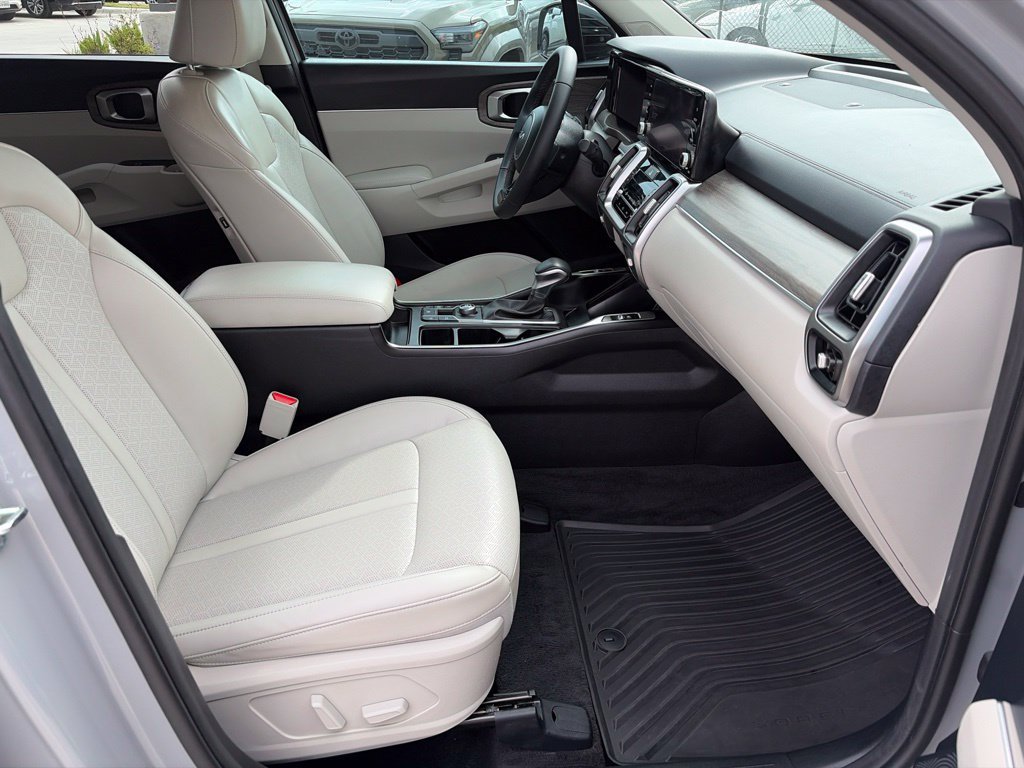Used 2023 Kia Sorento EX FWD image 16