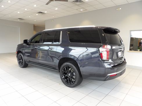 Used 2023 Chevrolet Suburban High Country AWD/4WD image 6