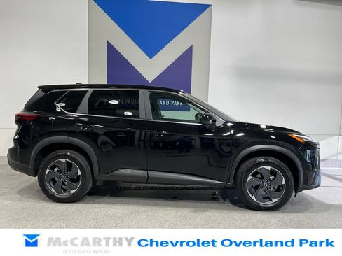 Used 2025 Nissan Rogue SV AWD/4WD image 4