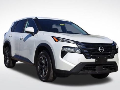 Used 2024 Nissan Rogue SV image 1