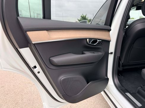 Certified 2025 Volvo XC90 B5 Plus AWD/4WD image 14