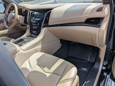 Used 2020 Cadillac Escalade ESV Platinum AWD/4WD image 24