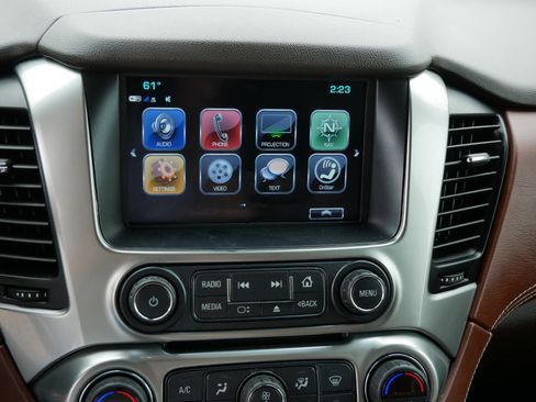 Used 2020 Chevrolet Suburban Premier AWD/4WD image 22