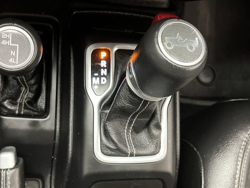 Used 2018 Jeep Wrangler Unlimited Sahara image 22