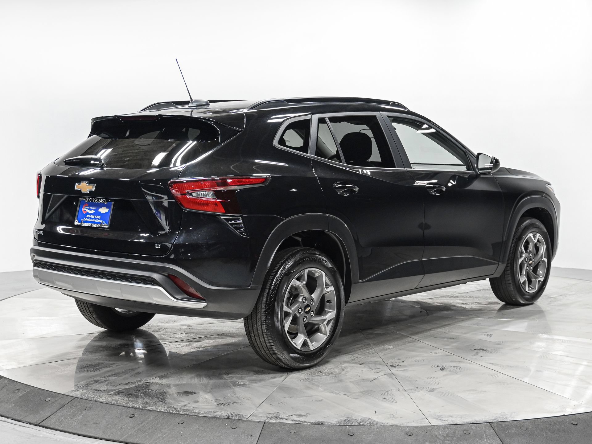 Used 2025 Chevrolet Trax LT FWD image 7