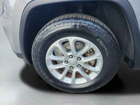 Used 2021 Jeep Grand Cherokee Laredo AWD/4WD image 35