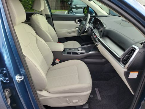 Certified 2025 Kia Sorento EX FWD image 7