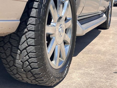 Used 2005 Cadillac Escalade ESV Platinum image 15