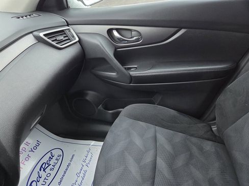 Used 2016 Nissan Rogue SV image 22