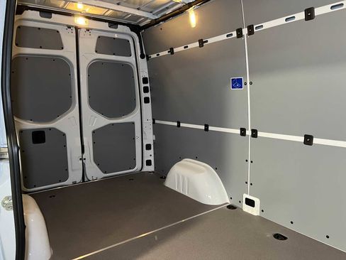 Used 2025 Mercedes-Benz Sprinter 2500 image 13