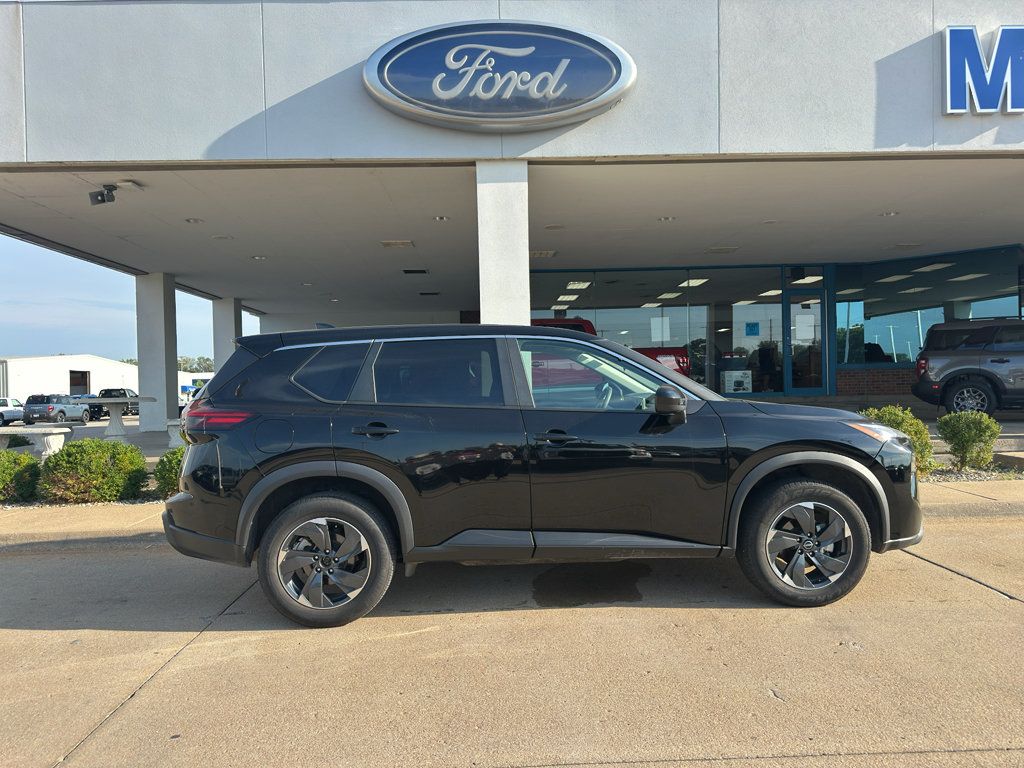 Used 2024 Nissan Rogue SV AWD/4WD image 12