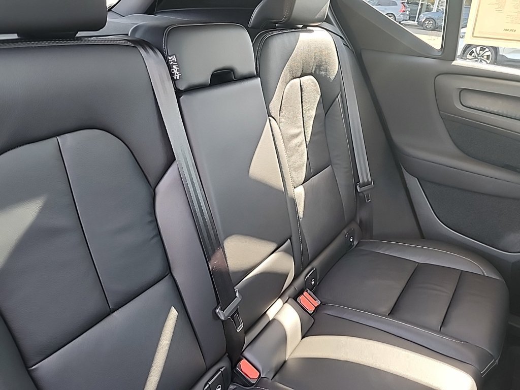 Certified 2023 Volvo XC40 B5 Plus w/ Driver Assist Package AWD/4WD image 18