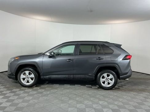 Used 2021 Toyota RAV4 LE image 8