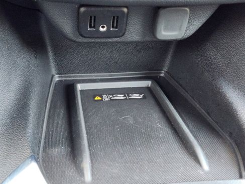 Used 2023 Chevrolet Traverse LT FWD image 17
