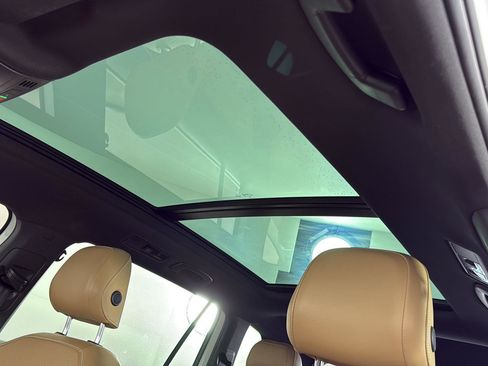 Certified 2022 Volkswagen Tiguan SE AWD/4WD image 2