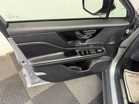 Used 2021 Lincoln Corsair AWD image 23
