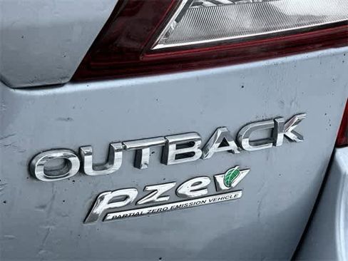 Used 2017 Subaru Outback 2.5i Limited image 19