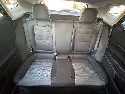 Used 2025 Chevrolet Trax LT image 38