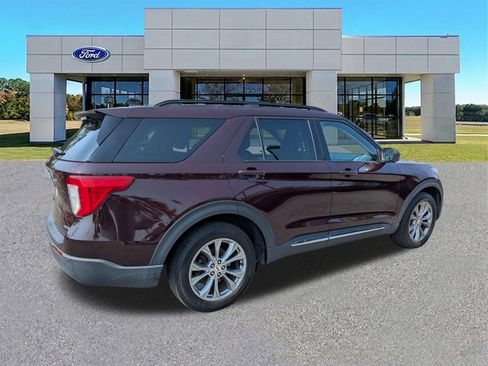 Used 2022 Ford Explorer XLT w/ Equipment Group 202A AWD/4WD image 2