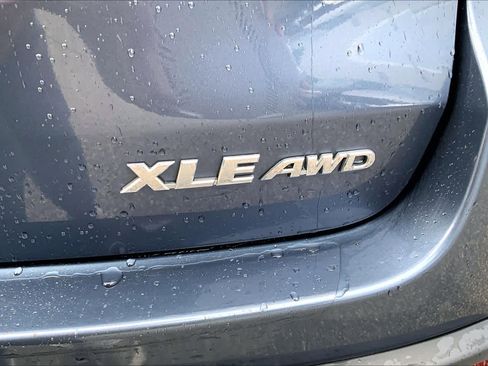 Used 2014 Toyota Highlander XLE AWD/4WD image 10