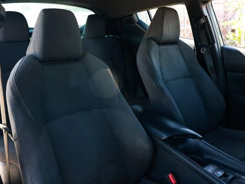 Used 2018 Toyota C-HR XLE FWD image 24