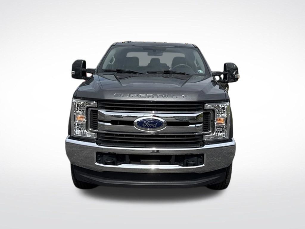 Used 2019 Ford F250 XLT w/ FX4 Off-Road Package AWD/4WD image 2