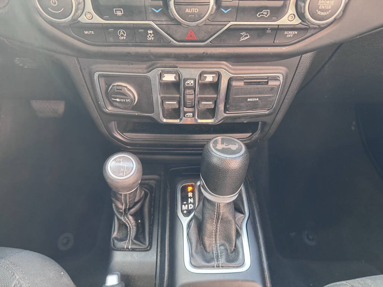 Used 2020 Jeep Wrangler Unlimited Sahara AWD/4WD image 21