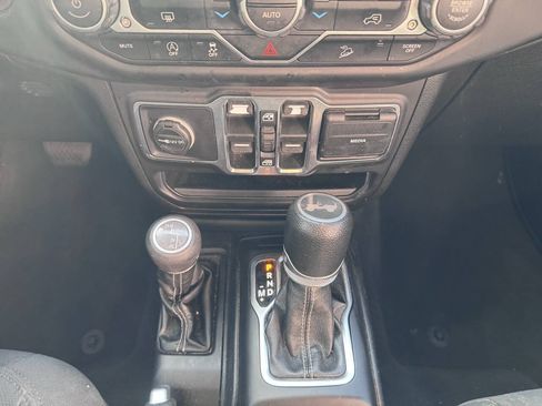Used 2020 Jeep Wrangler Unlimited Sahara AWD/4WD image 21