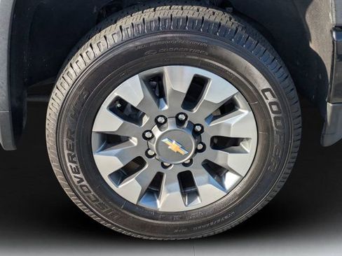 Used 2022 Chevrolet Silverado 2500 Custom w/ Custom Value Package image 9