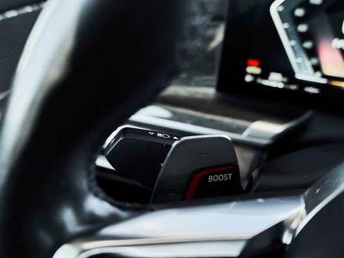 Used 2024 BMW 740i w/ Premium Package RWD image 32