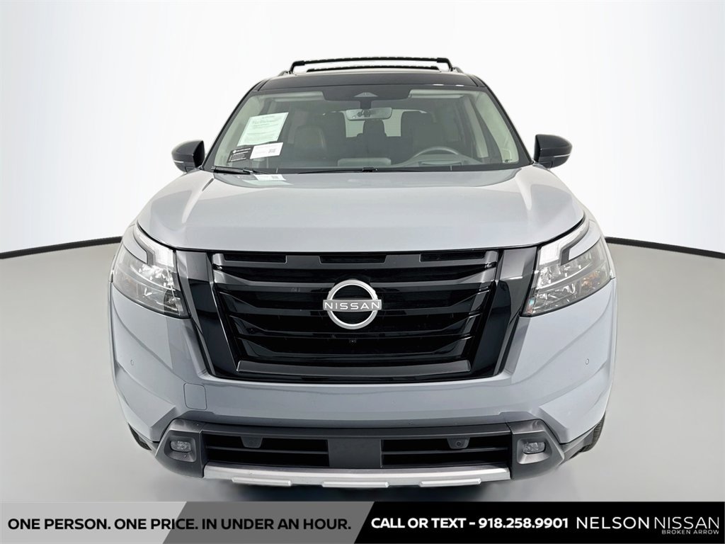 Certified 2025 Nissan Pathfinder Platinum w/ Black Appearance Package AWD/4WD image 2