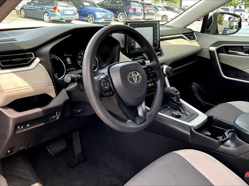 Used 2021 Toyota RAV4 XLE image 17