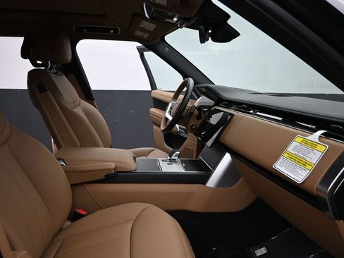 New 2026 Land Rover Range Rover Long Wheelbase SE AWD/4WD image 11
