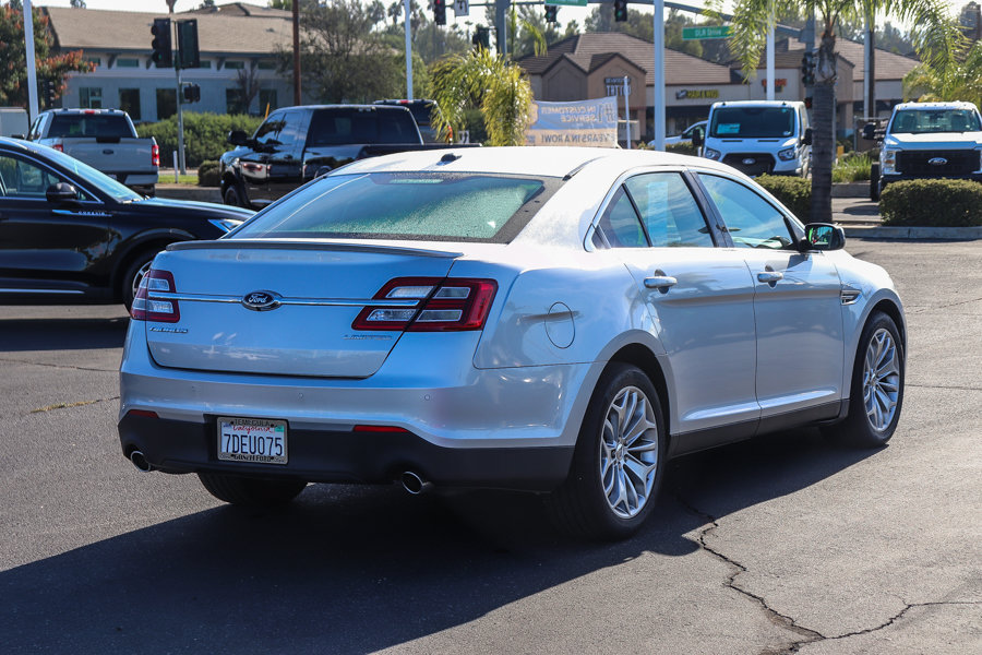 Used 2014 Ford Taurus Limited w/ Equipment Group 301A FWD image 5