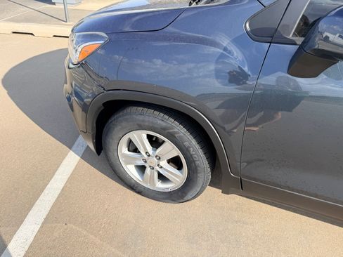 Used 2021 Chevrolet Trax LS w/ Tint and Cruise Package FWD image 10