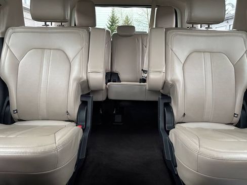 Used 2023 Ford Expedition Limited AWD/4WD image 22