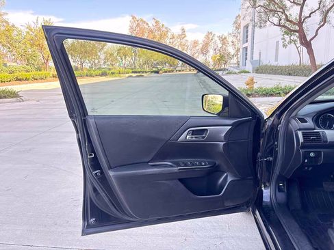 Used 2015 Honda Accord LX image 17