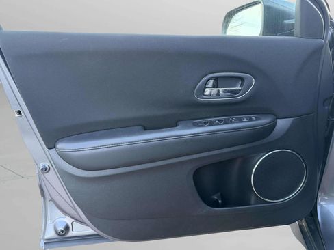 Used 2017 Honda HR-V EX image 13