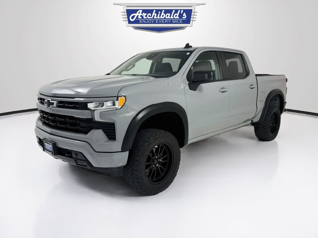 Used 2024 Chevrolet Silverado 1500 RST AWD/4WD image 3