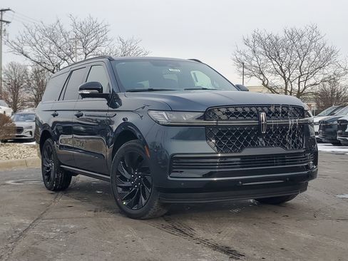 New 2026 Lincoln Navigator Reserve w/ Jet Appearance Package image 1