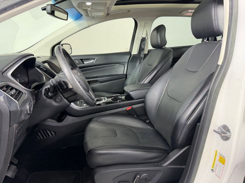 Used 2018 Ford Edge Titanium w/ Equipment Group 301A image 5