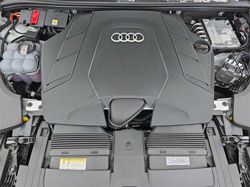 Used 2025 Audi Q8 Premium Plus w/ Premium Plus Package image 34