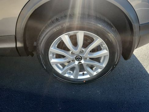 Used 2020 Nissan Rogue Sport SV image 11