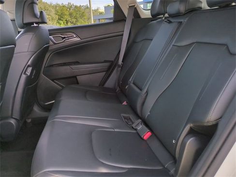 Used 2023 Kia Sportage EX image 14